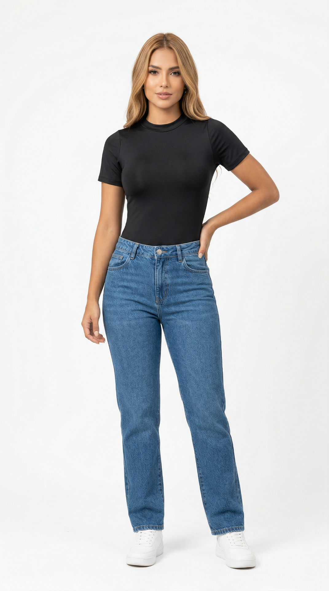 Modelo usando body negro ANNALU